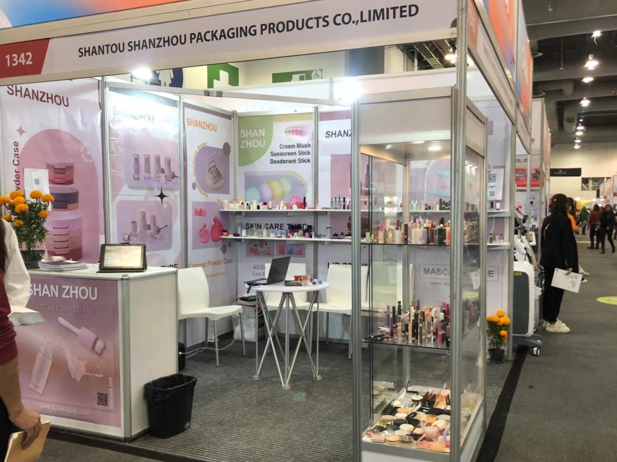 The exhibition has come to a successful end(图1)